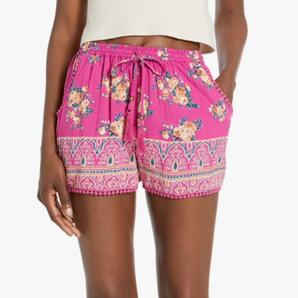 NWT Angie Women’s Pink Flowy Shorts Size L